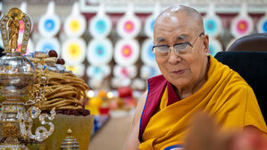 티베트 정신적 지도자 달라이 라마, 그래미 오디오북 부문 수상