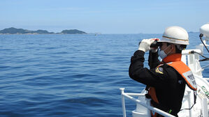 군산 어청도 해상서 중국 어선 전복…해경 "11명 중 2명 구조"