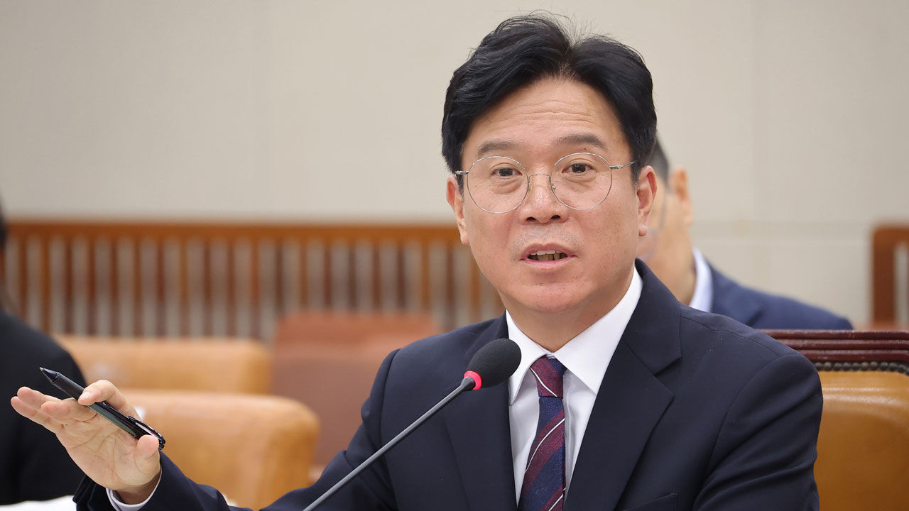 김영훈 고용노동부 장관 후보자가 16일 서울 여의도 국회 환경노동위원회에서 열린 인사청문회에서 의원 질의에 답변하고 있다. (사진=연합뉴스)