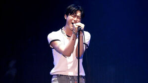 가수 우즈 전역…"'드라우닝' 역주행, 잊지 못할 시간"