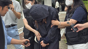 딸 다니는 고교서 시험지 수차례 빼돌린 학부모에 징역8년 구형