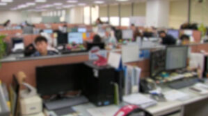 20대 신입사원보다 50대 부장이 더 많아…기업 '세대역전'