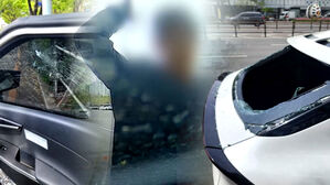 8분간 내리쳐 와장창…얼굴 찍혔는데 "못 잡는다? 답답"