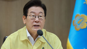 이 대통령 "기존 남북합의 중 가능한 부분부터 단계적 이행 준비"