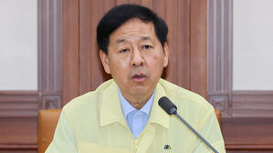 '석유화학 재도약' 시동&hellip;구윤철 "10개사 최대 370만t 감축"