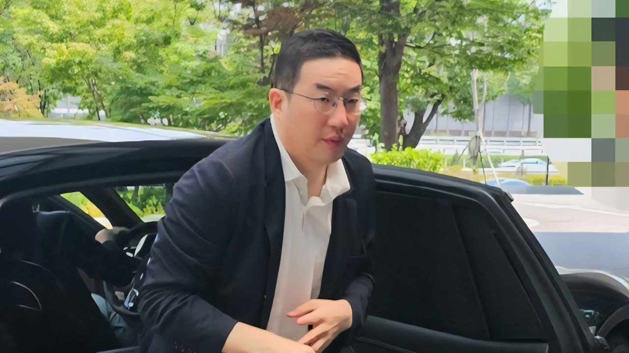 구광모 LG그룹 회장이 한미 정상회담 경제사절단에 동행하기 위해 24일 강서구 서울김포비즈니스항공센터(SGBAC)를 통해 출국하고 있다. (사진=연합뉴스)