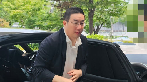 구광모 LG그룹 회장이 한미 정상회담 경제사절단에 동행하기 위해 24일 강서구 서울김포비즈니스항공센터(SGBAC)를 통해 출국하고 있다. (사진=연합뉴스)