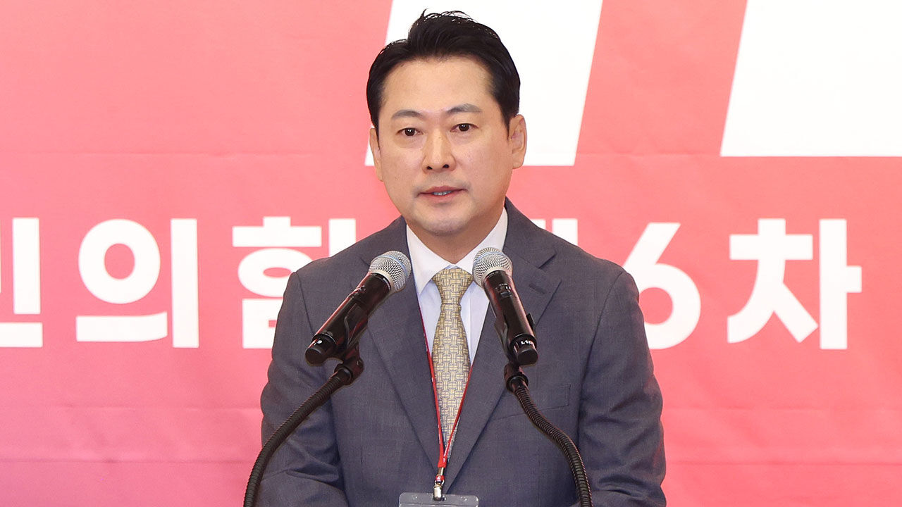 국민의힘 장동혁 신임 당 대표가 26일 서울 여의도 국회도서관에서 열린 제6차 전당대회 결선에서 당 대표로 선출된 뒤 수락 연설을 하고 있다. (사진=국회사진기자단, 연합뉴스)