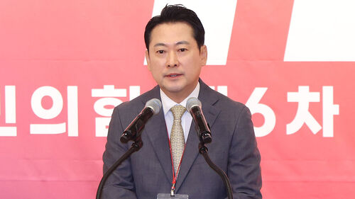 국민의힘 장동혁 신임 당 대표가 26일 서울 여의도 국회도서관에서 열린 제6차 전당대회 결선에서 당 대표로 선출된 뒤 수락 연설을 하고 있다. (사진=국회사진기자단, 연합뉴스)