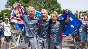140일간 노 저어서 태평양 건넜다…신기록 세운 3형제