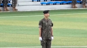 "영화 촬영 중인 줄"…차은우 육군훈련소 수료식 목격담