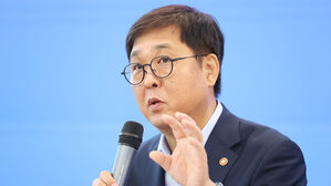 최휘영 장관 "웹툰 종주국 걸맞게 지원 아끼지 않겠다"