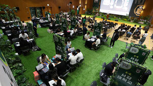 한국 청년 대학 진학률 17년째 1위…학력별 임금 격차는 더 벌어져