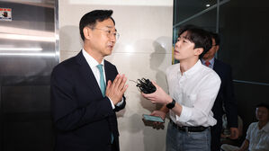 해병특검, 신범철 전 국방차관 조사…"수사 외압 의혹 피의자"