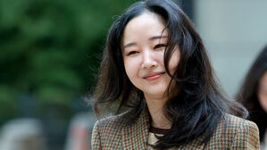 민희진, 260억 원대 하이브 주식청구권 소송 직접 출석