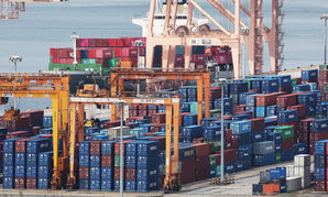 지난 4일 경기도 평택항에 컨테이너가 쌓여 있다. (사진=연합뉴스)