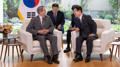 이재명 대통령이 24일(현지시간) 미국 뉴욕 주유엔대한민국대표부에서 스콧 베센트 미국 재무장관을 접견하고 있다 (사진=연합뉴스)
