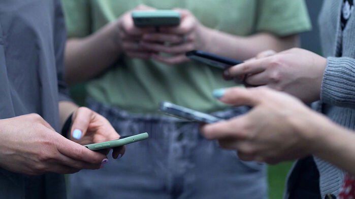 "Smartphone Adoption a Key Driver of Plummeting Birth Rates," Study Suggests