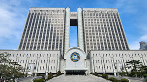 '정운호 게이트 연루' 1억 원 수수한 전직 부장검사, 2심도 실형