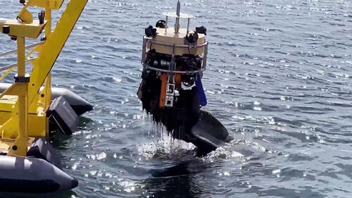 250kg 쓰레기 거뜬…바닷속 쓰레기 치우는 잠수 로봇
