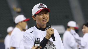 'LG 최초 2회 우승' 염경엽 감독, 3년 30억 원 최고 대우 재계약