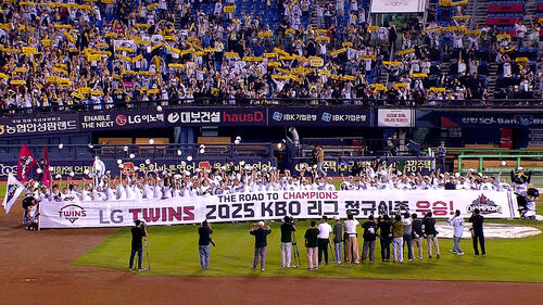 LG '기적'의 우승 확정…한화 끝내기 역전패