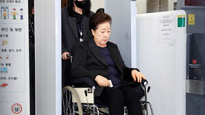 '정교유착 의혹' 통일교 한학자 총재 오늘 특검 첫 재판…정치자금 전달 밝힐까