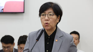 정은경 "지역&middot;필수&middot;공공의료 확충&hellip;보건복지 사각지대 해소"