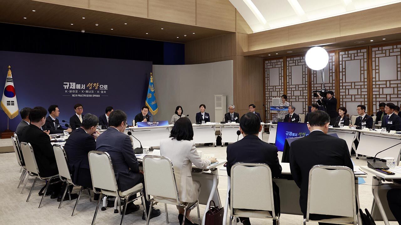 16일 용산 대통령실에서 이재명 대통령 주재로 제2차 핵심 규제 합리화 전략회의가 진행되고 있다. (사진=연합뉴스)