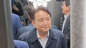 경찰, '1천100만 원 수수 혐의' 김영환 충북지사 소환 조사