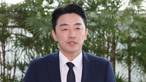 강훈식 비서실장 유럽 출국…"최선 다해 방산 수주"