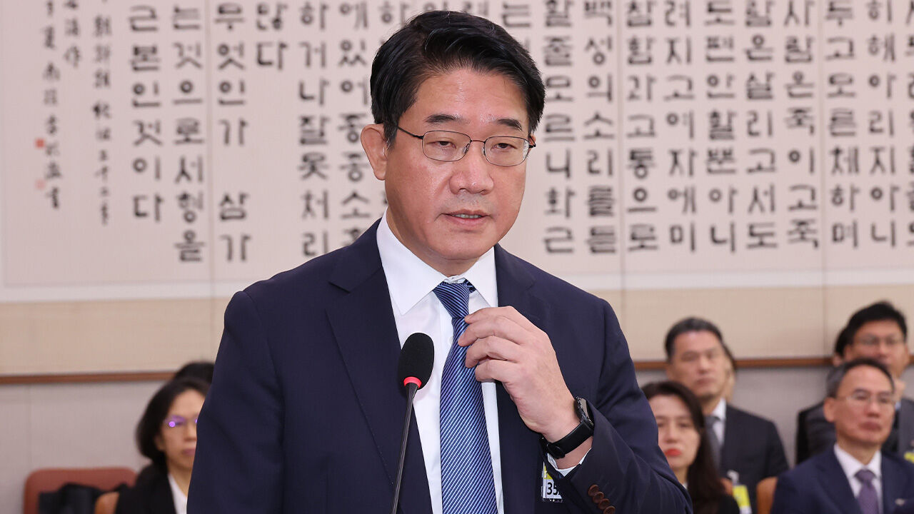 이흥권 제주지방법원장이 21일 서울 여의도 국회 법제사법위원회에서 열린 국정감사에서 의원 질의에 답하고 있다. (사진=연합뉴스)