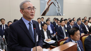 김영섭 KT 대표 "'소액결제' 해킹 피해자 위약금 면제"