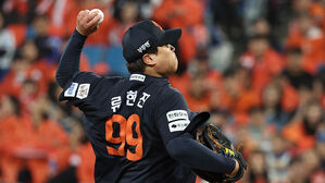 류현진, 18년 만의 KBO 포스트시즌 복귀전에서 4이닝 4실점
