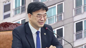 "돈 모아 집 사라"더니…국토차관 갭투자 논란