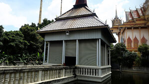 "호텔 머물면 300만 원"&hellip;베트남서 오열하며 전화 한 아들