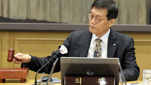 한은 총재 "서울·수도권 집값, 소득·사회 안정 고려해 너무 높아"