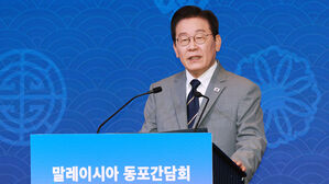 이 대통령 "한-아세안 연간 교역 3,000억 달러 목표…FTA 개선 협상 제안"