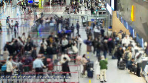 "보안 구멍 뚫린 듯" 김해공항 비상…무단 진입에 여권 도용까지
