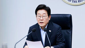 "재판중지법 재추진" vs "재판 중지하면 정권 중지"