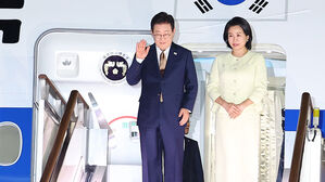 이 대통령, 아세안 방문 마치고 서울도착…경주APEC 본격 준비
