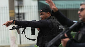 '전쟁터 방불' 브라질 대대적 갱단해체 작전…"최소 64명 사망"