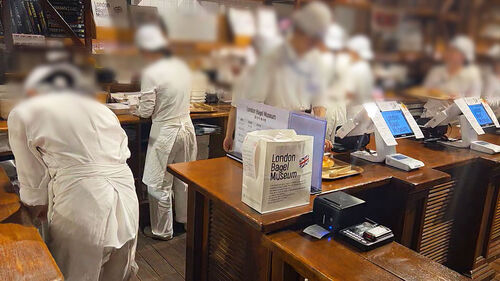 유명 베이커리 직원 숙소서 사망…과로사 공방