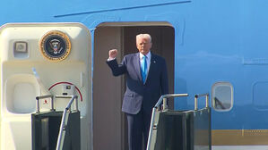 트럼프 김해공항 도착…관세협상 진전 있을까