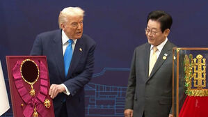 한미 정상회담 진행 중…트럼프에게 무궁화대훈장 수여