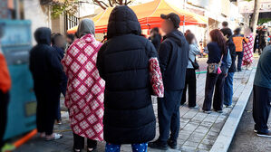 잠자다 헐레벌떡…지하서 충전기 꽂은 전기차 '활활'