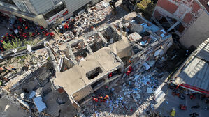 멀쩡하던 7층 건물 '폭삭'…튀르키예서 붕괴사고 2명 사망