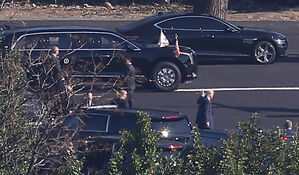 [속보] 트럼프, 김해공항 도착…나래마루서 미중정상회담