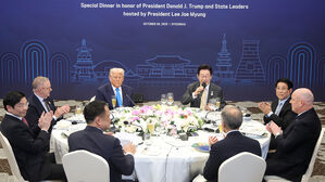 "이 대통령 보고 '제일 잘했다'…트럼프 만찬 깜짝 발언"