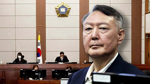 윤, 넉 달 만에 내란 재판 출석…곽종근과 대면